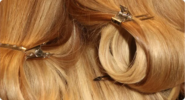 Soft, shiny curls with a Gisou hair clip